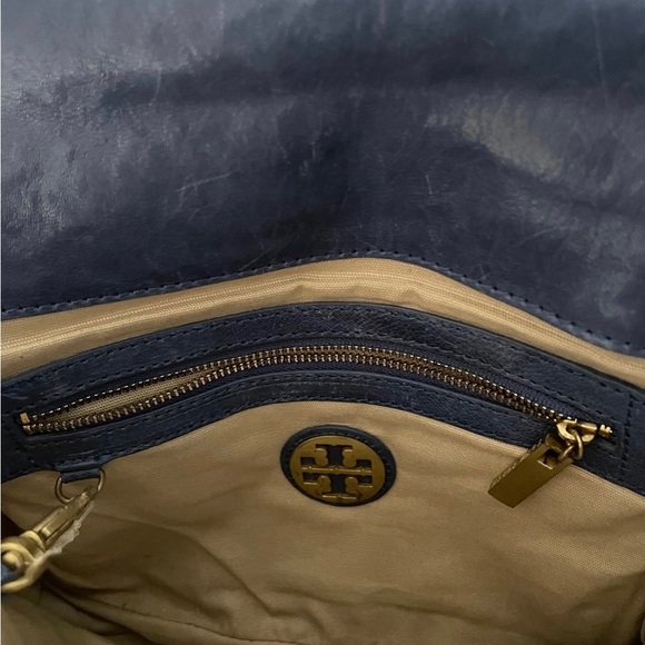 Tory Burch Navy Blue Crossbody Bag with Gold Chain - Picture 4 of 8